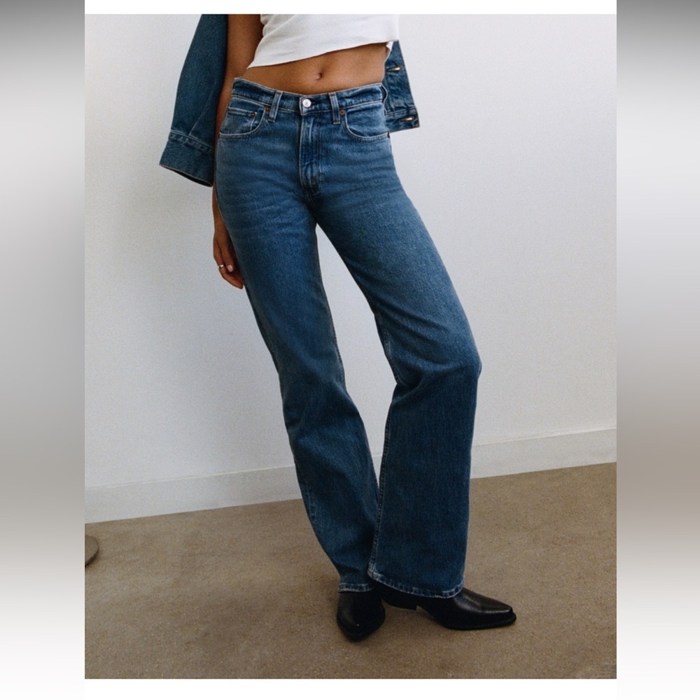 Abercrombie 90s Relaxed High Rise Distressed Back Hem Jeans Size 00/24 LONG - Picture 2 of 10